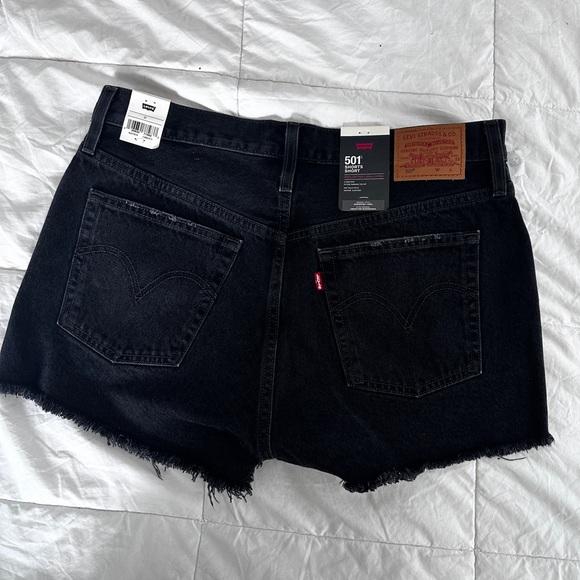 NWT Levi’s Short Shorts from Aritzia - Picture 2 of 5